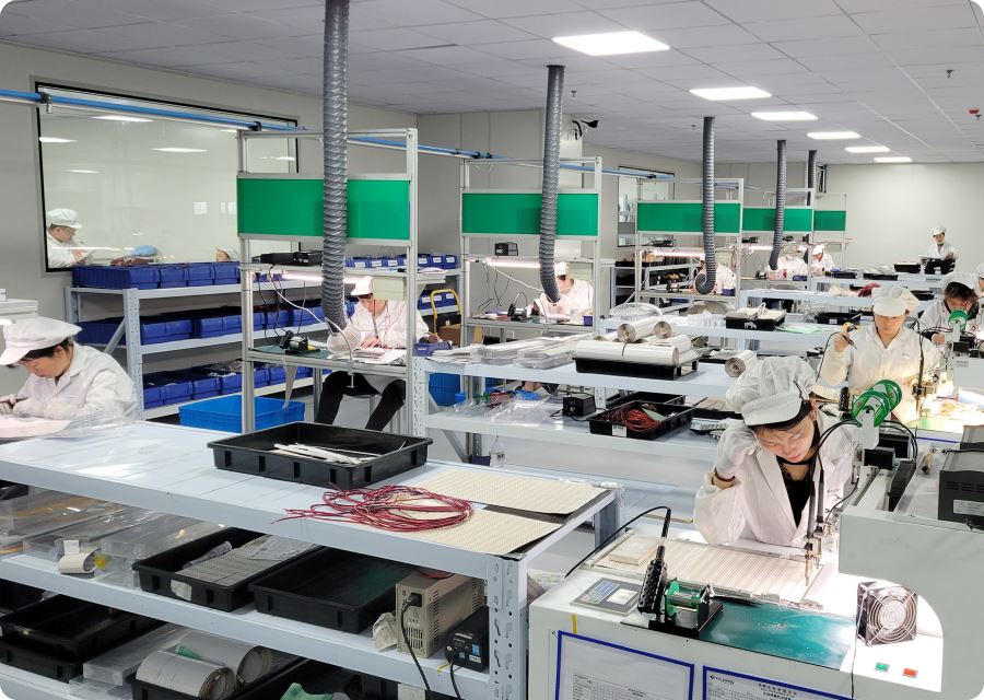 Independent Production Throughout the Entire Supply Chain - Service - COLORS Lighting