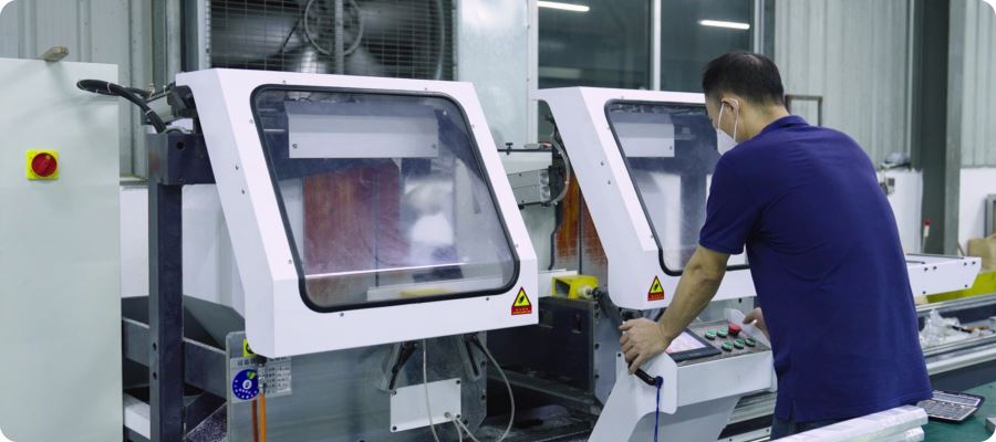 Independent Production Throughout the Entire Supply Chain - Service - COLORS Lighting