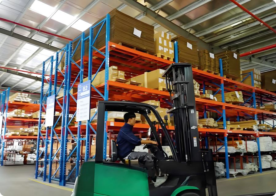 Independent Production Throughout the Entire Supply Chain - Service - COLORS Lighting